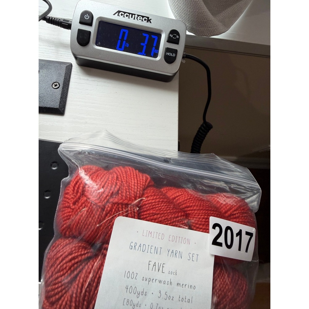 New Fiberstory Gradient Sock Yarn Set Fave Finch Red Grey 400yds Total Hand Dyed - Picture 5 of 5